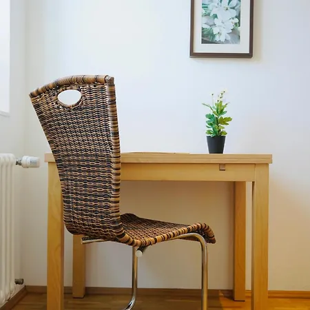 Wohnensemble Mit 3 Separaten Bereichen- 2 Kuechen- 3 Badezimmer- 10 Personen- Garten- Parkplatz * וולפסבורג