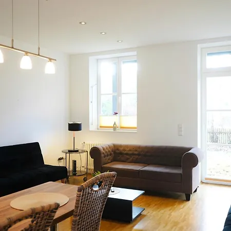 דירה Wohnensemble Mit 3 Separaten Bereichen- 2 Kuechen- 3 Badezimmer- 10 Personen- Garten- Parkplatz *