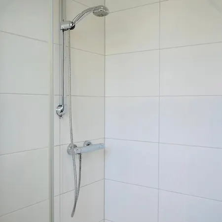 דירה Wohnensemble Mit 3 Separaten Bereichen- 2 Kuechen- 3 Badezimmer- 10 Personen- Garten- Parkplatz וולפסבורג