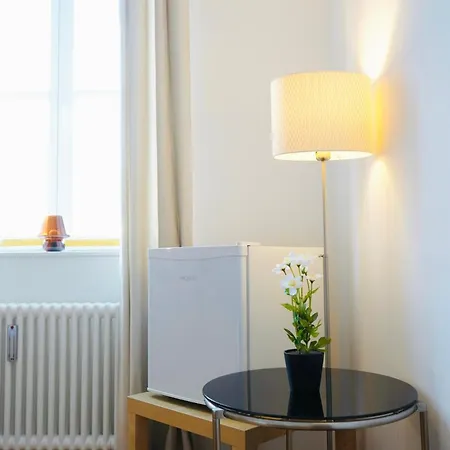 Apartmán Wohnensemble Mit 3 Separaten Bereichen- 2 Kuechen- 3 Badezimmer- 10 Personen- Garten- Parkplatz *